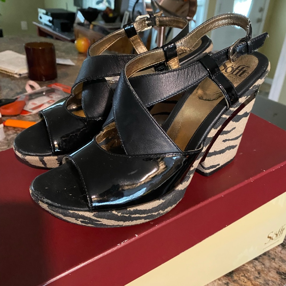 Sofft Oceola 8.5 good shape, platform zebra textile